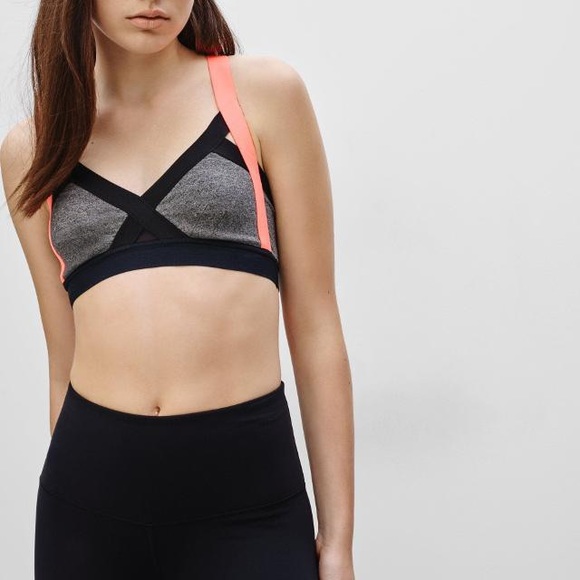 Aritzia sports bra - Picture 2 of 4